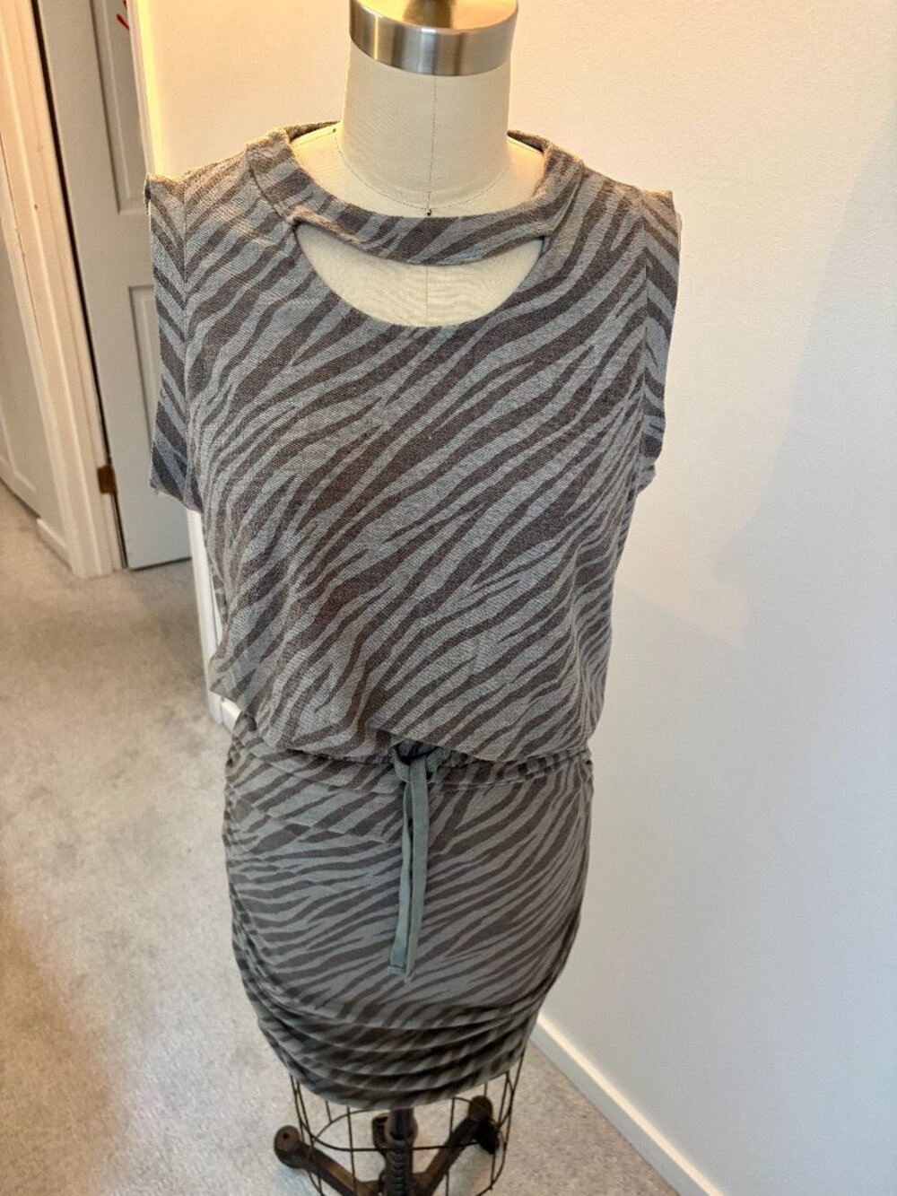 Rare Fate Drawstring Ruched Grey Zebra Print Dress w/ Cut-outs -  size M - Picture 6 of 9